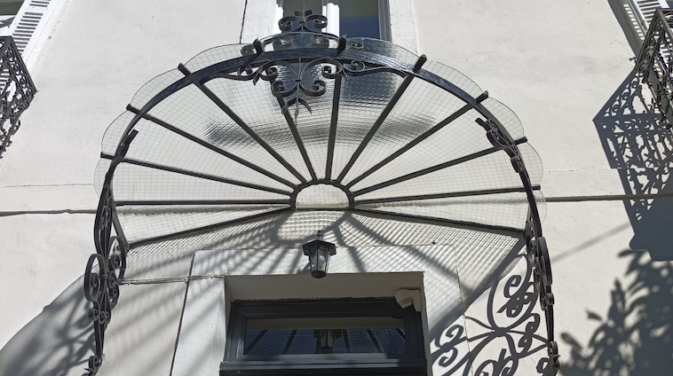 Réparation de marquises après les épisodes de grêle